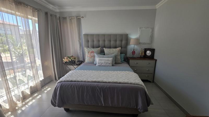 5 Bedroom Property for Sale in Monte Christo Western Cape
